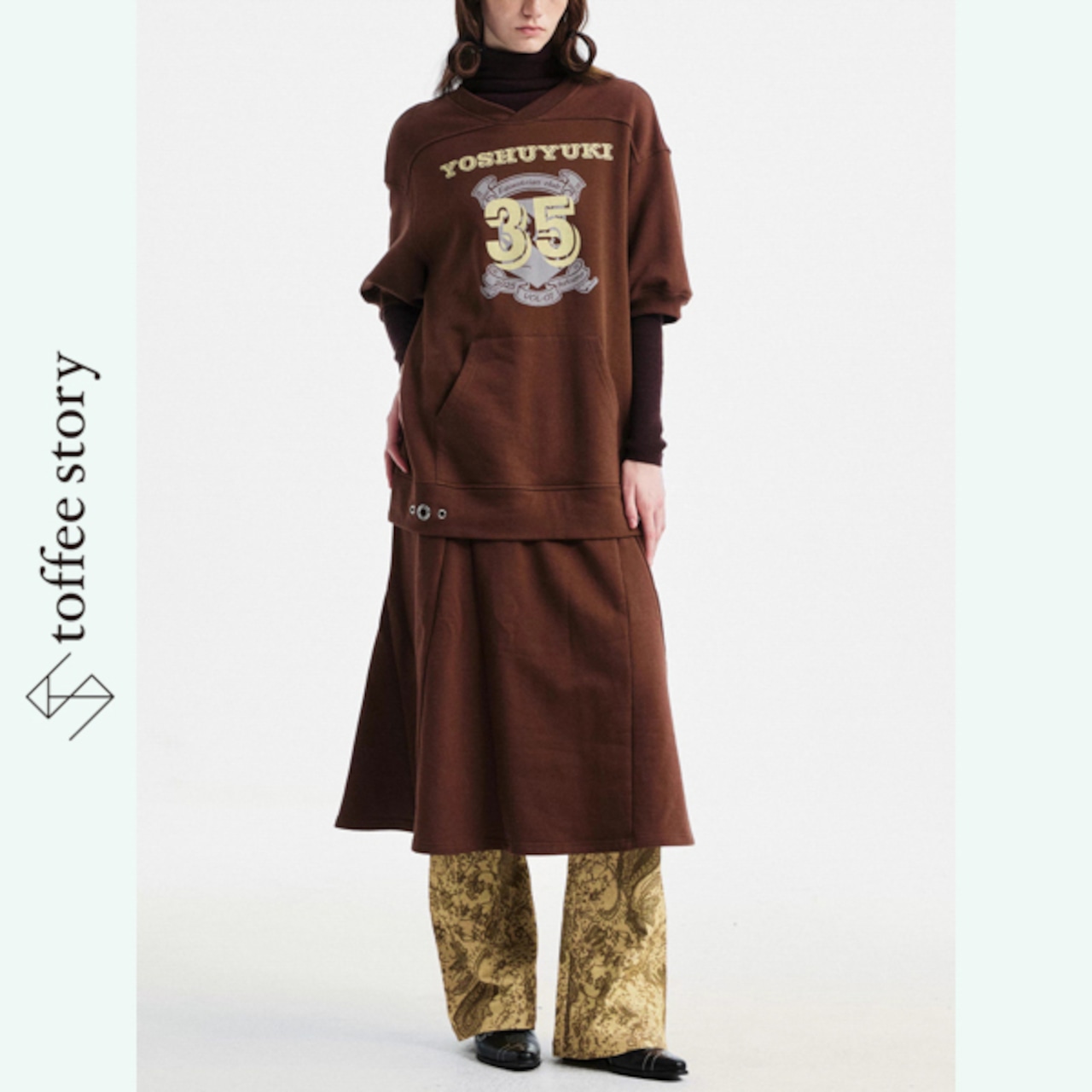 重ね影に滲む“35”の記号スウェットワンピース《B0066》