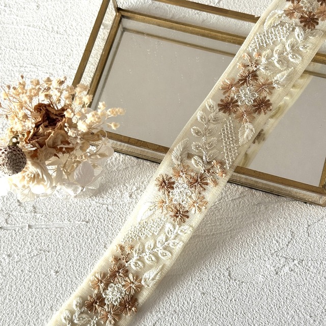 キュートフラワー　[ブラウン]インド刺繍リボン 3534