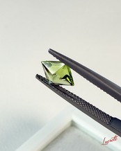 Natural Peridot 1.55ct Square Puff Top Cut Loose Gemstone 天然ペリドット 1.55ct  ルース【LE-0075】