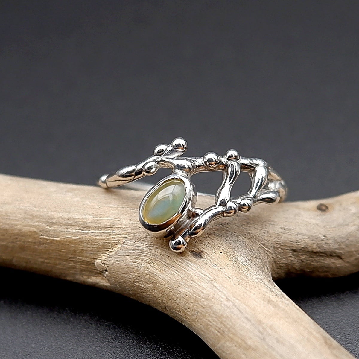 クリソベリルキャッツアイのデザインリング 13.5号 ～金緑のまなざし