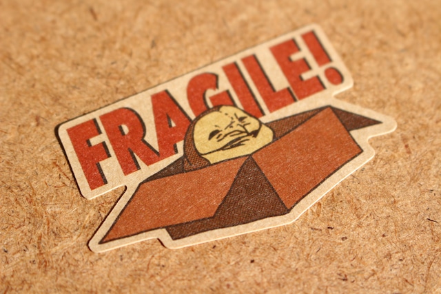 『FRAGILE』クラフトステッカー