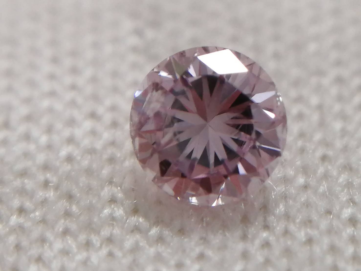 ピンクダイヤモンド 0.041ct Fancy Purple  Pink CGL