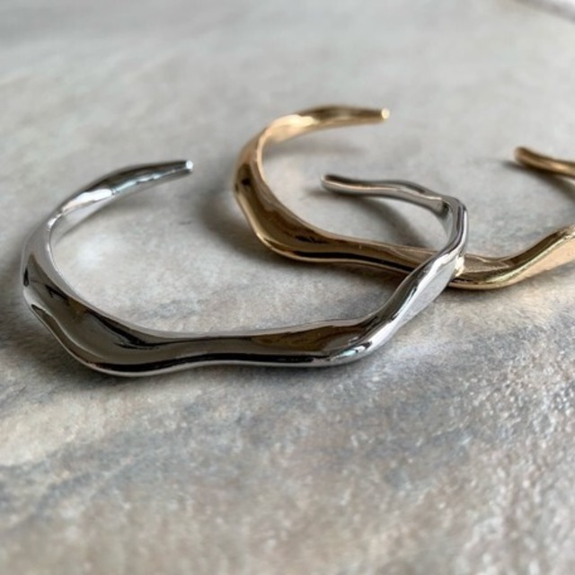 loose curve bangle