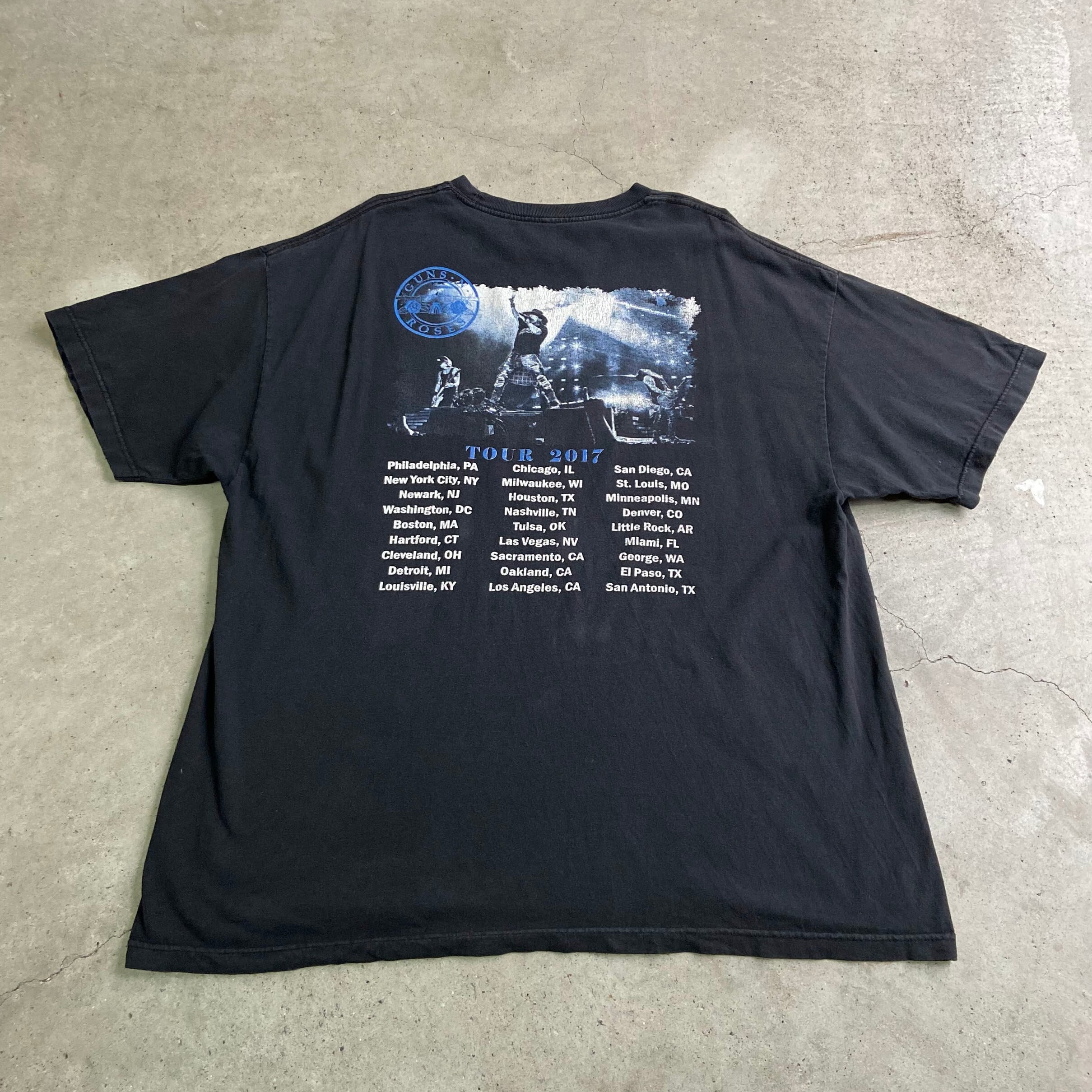 ビッグサイズ ガンズアンドローゼス 2017 ツアーTシャツ 両面プリント バンドTシャツ メンズ2XL相当 古着 バックプリント GUNS N' ROSES ブラック 黒 大きいサイズ【Tシャツ】【GS07】【CS2209-30】【HA10】【cs2212-20a】 | cave