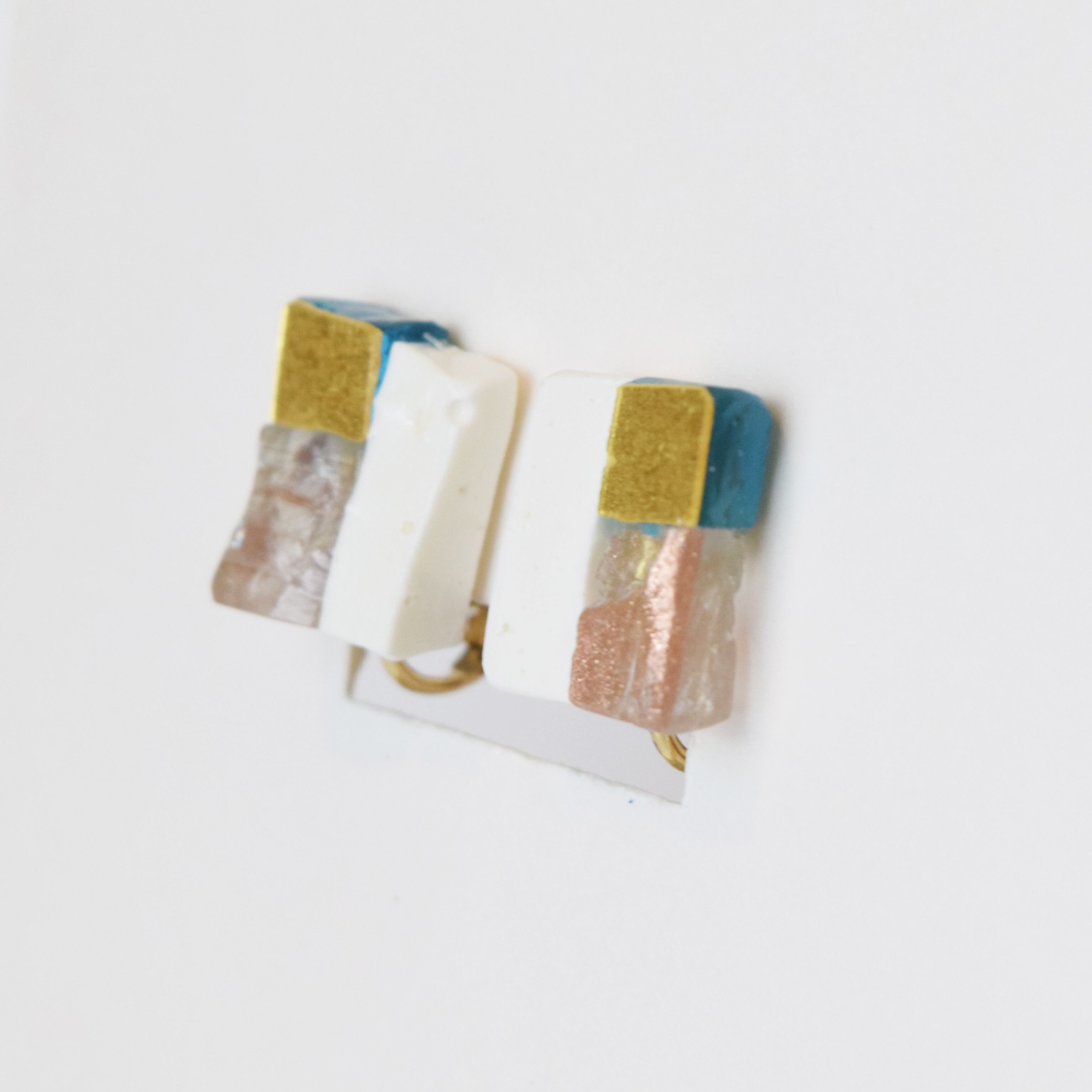 【ベーシック】イヤリングM　白×ゴールド×ラメ透明