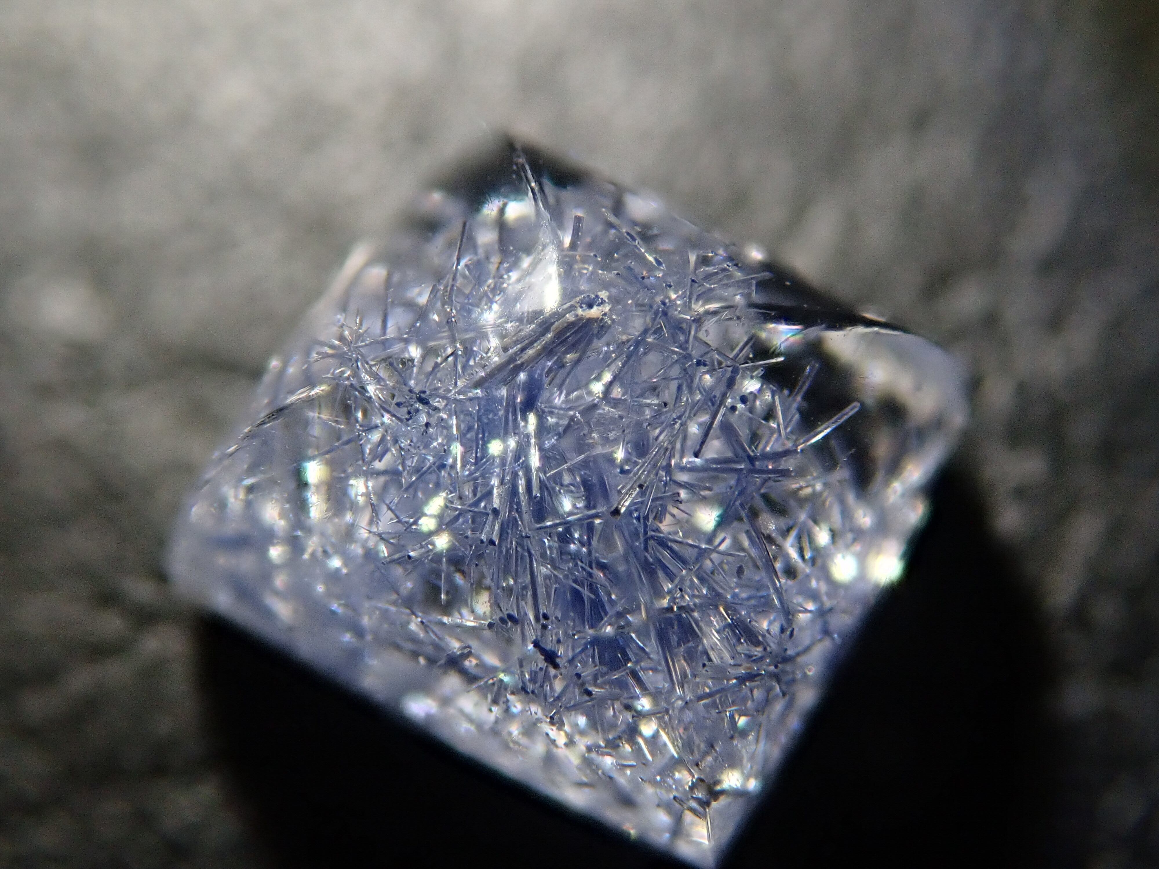 ブラジル産デュモルチェライトインクォーツ 1.591ct
