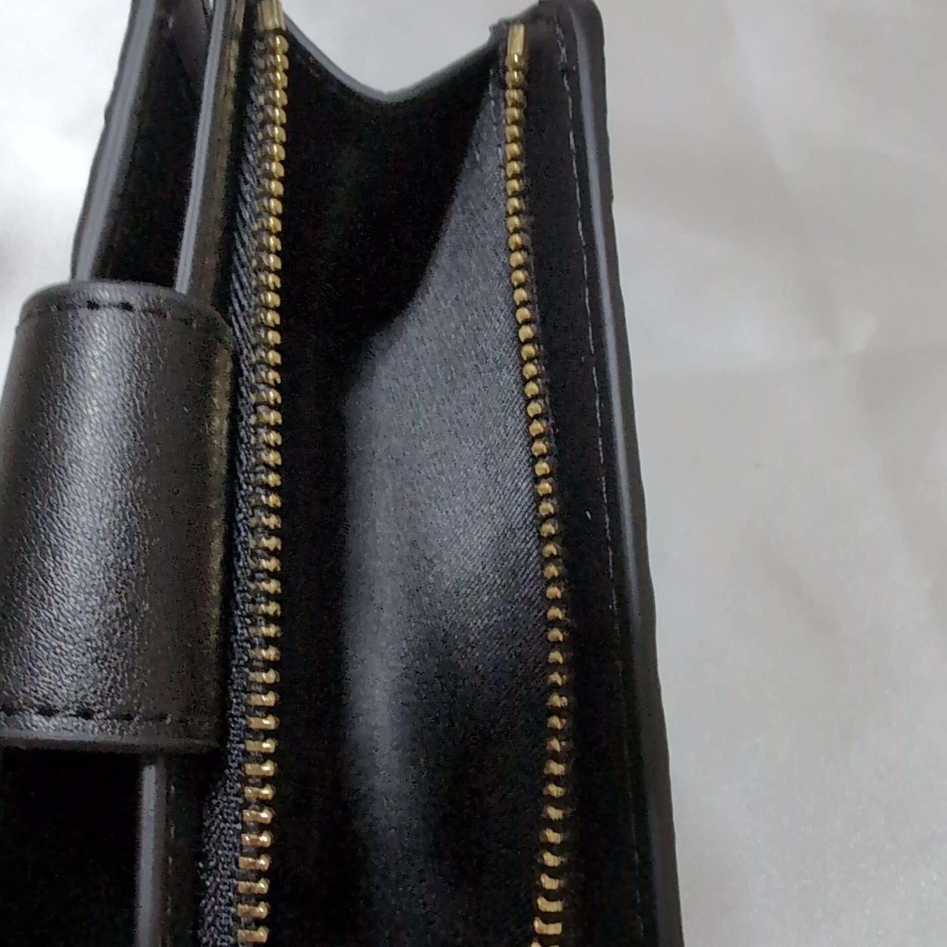 COACHコーチ 二つ折り財布 シグネチャーエンボス ブラック