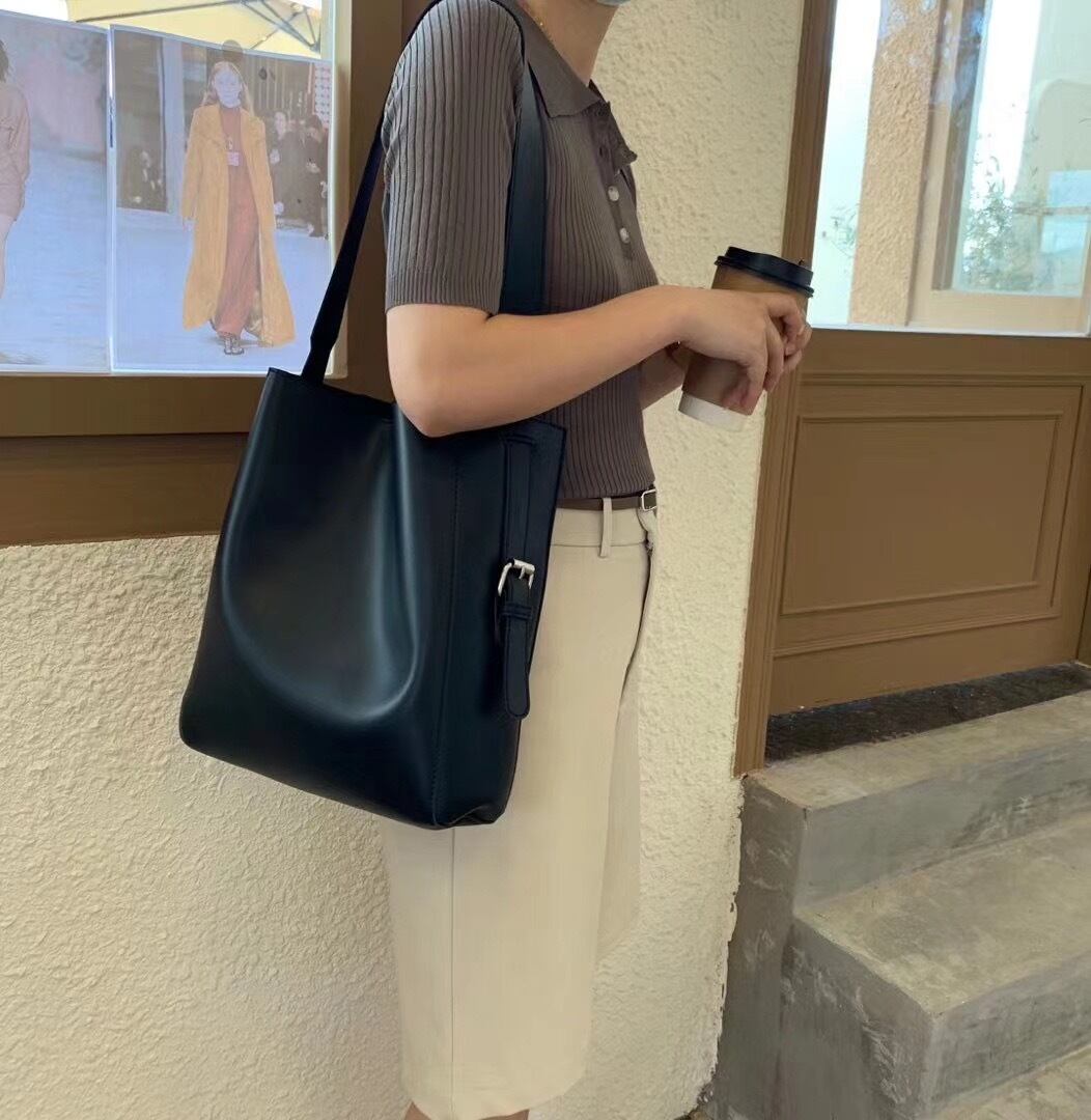 シンプルトートバッグ