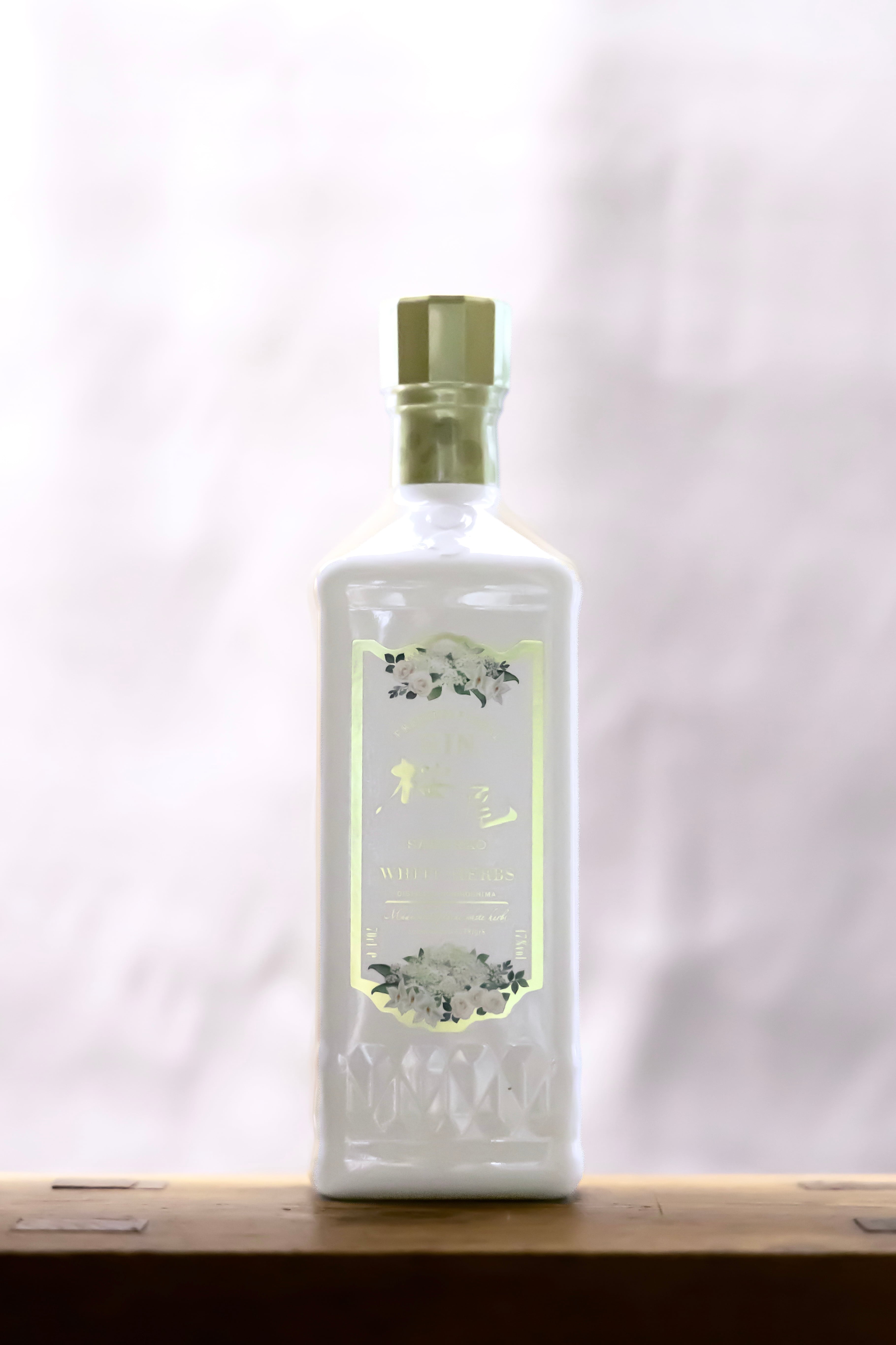 桜尾 SAKURAO GIN WHITE HERBS 数量限定 700㎖ | 有限会社 前川酒店