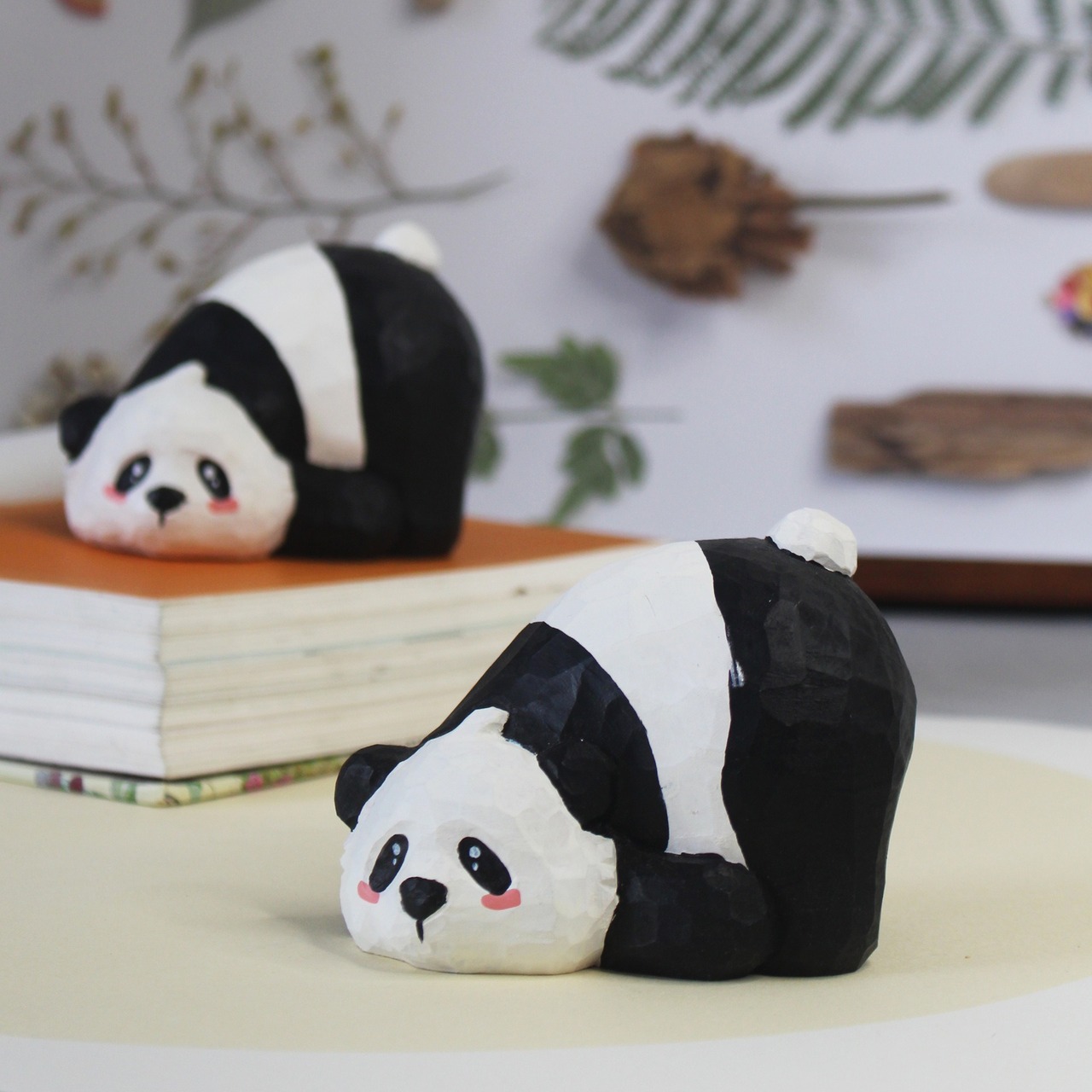 【木製 インテリア オブジェ】パンダ 置物 彫刻 かわいい 癒し コンパクト 省スペース 母の日 ギフト シンプル デスクトップ