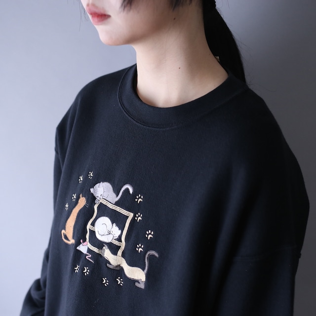 "猫×刺繍" black base over silhouette sweatshirt