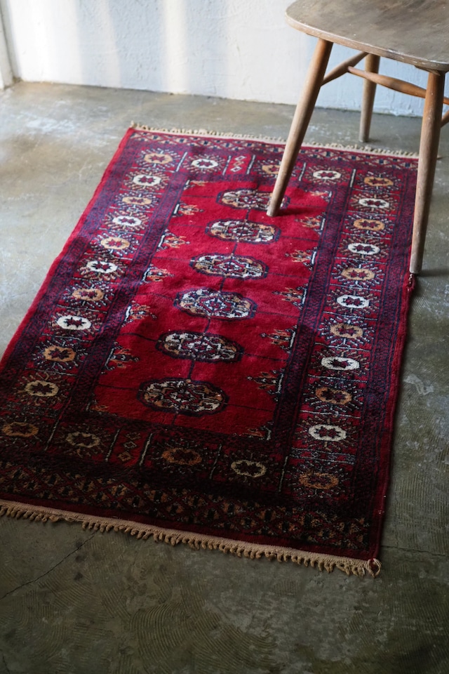 深い赤のラグ-vintage carpet