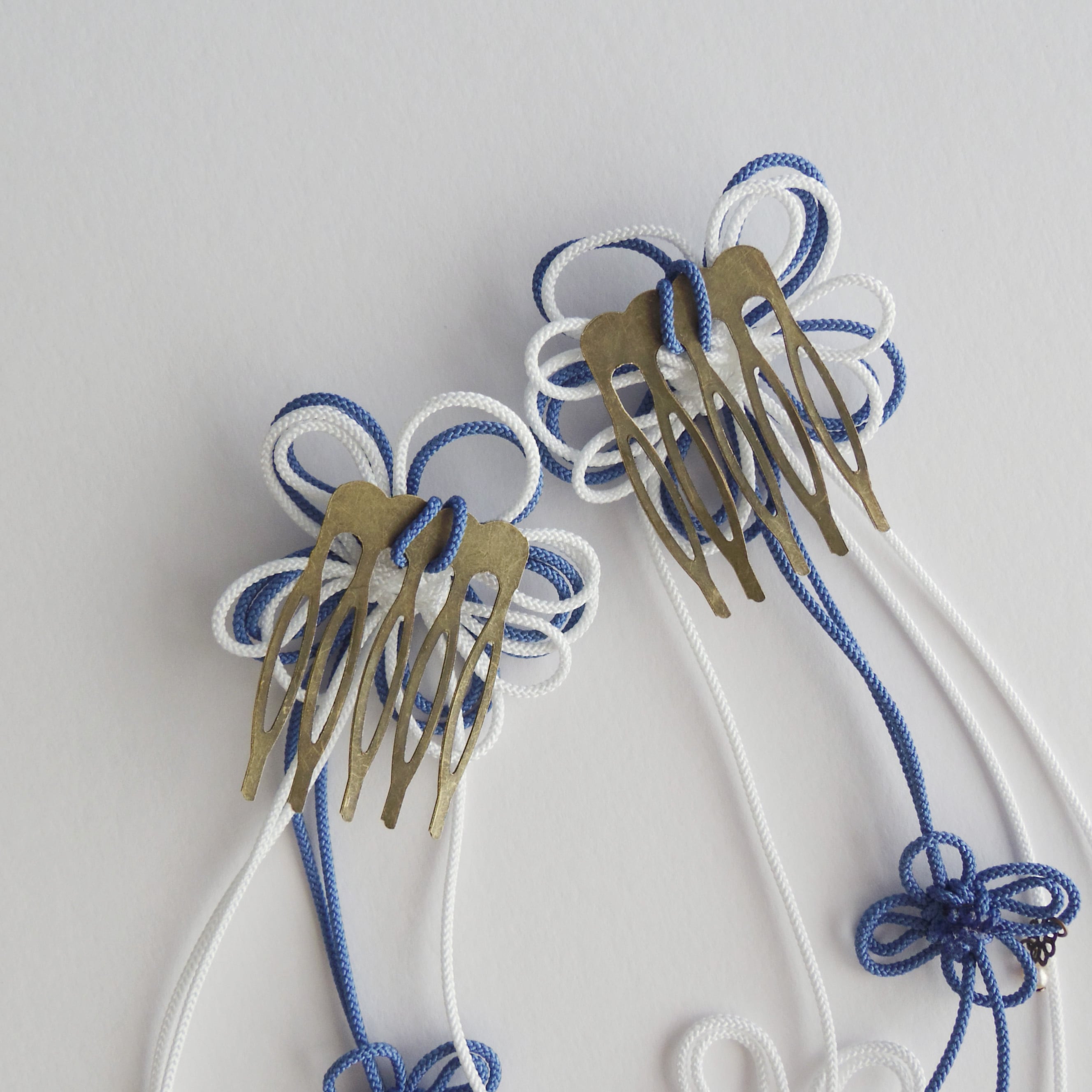 【新作】ヘアコーム「みちゆきて冰」(白×薄青)