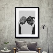 Borother｜信頼と絆を象徴するモノトーンアートポスター｜スーツの二人が交わす静かな敬意｜都会的でモダンな空間に映える一枚｜A3ポスター