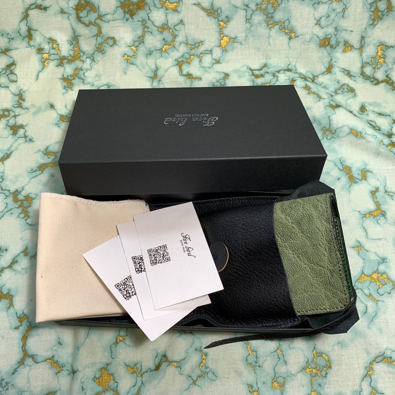 エレファントレザー 小さめ2つ折り財布 (裏革に手が触れない高級仕様