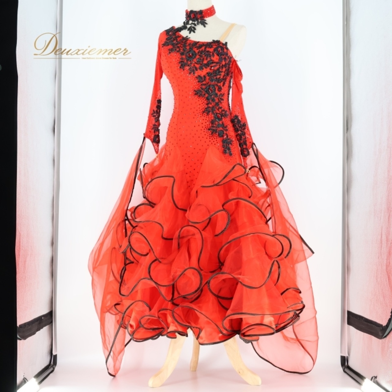 社交ダンス 衣装 スタンダードドレス ワンピース ドレス スタンダード フロート 赤 黒 デモ 競技 VeRTigo フリル レース ブラック系 レッド系 競技用ドレス ダンス衣装 フロートデザイン 華やか パーティー 衣装フリル おしゃれ ステージ衣装 女性用 上品