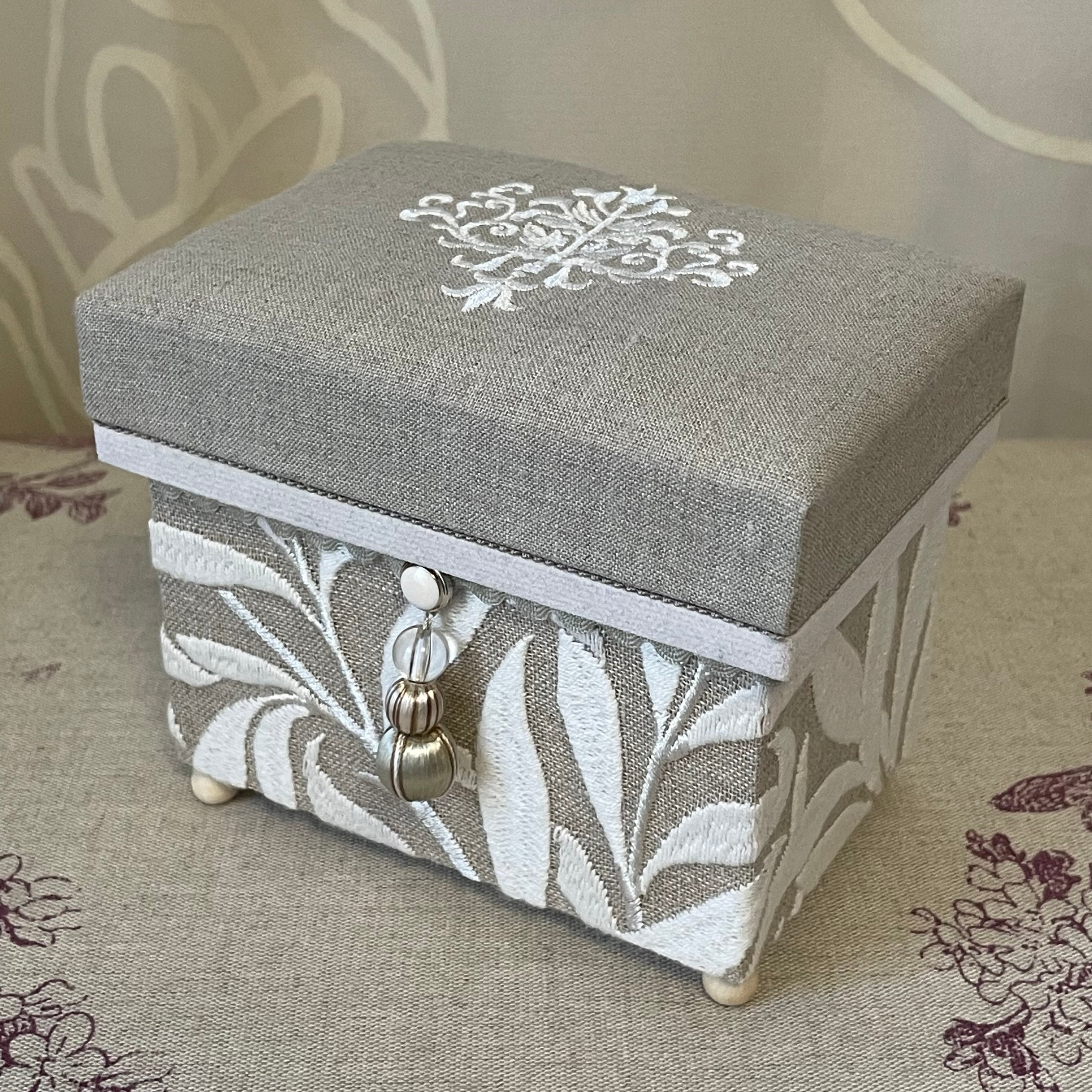 ダマスク」生地ナチュラルベージュ／刺繍オフホワイト 080131 | AKstyle