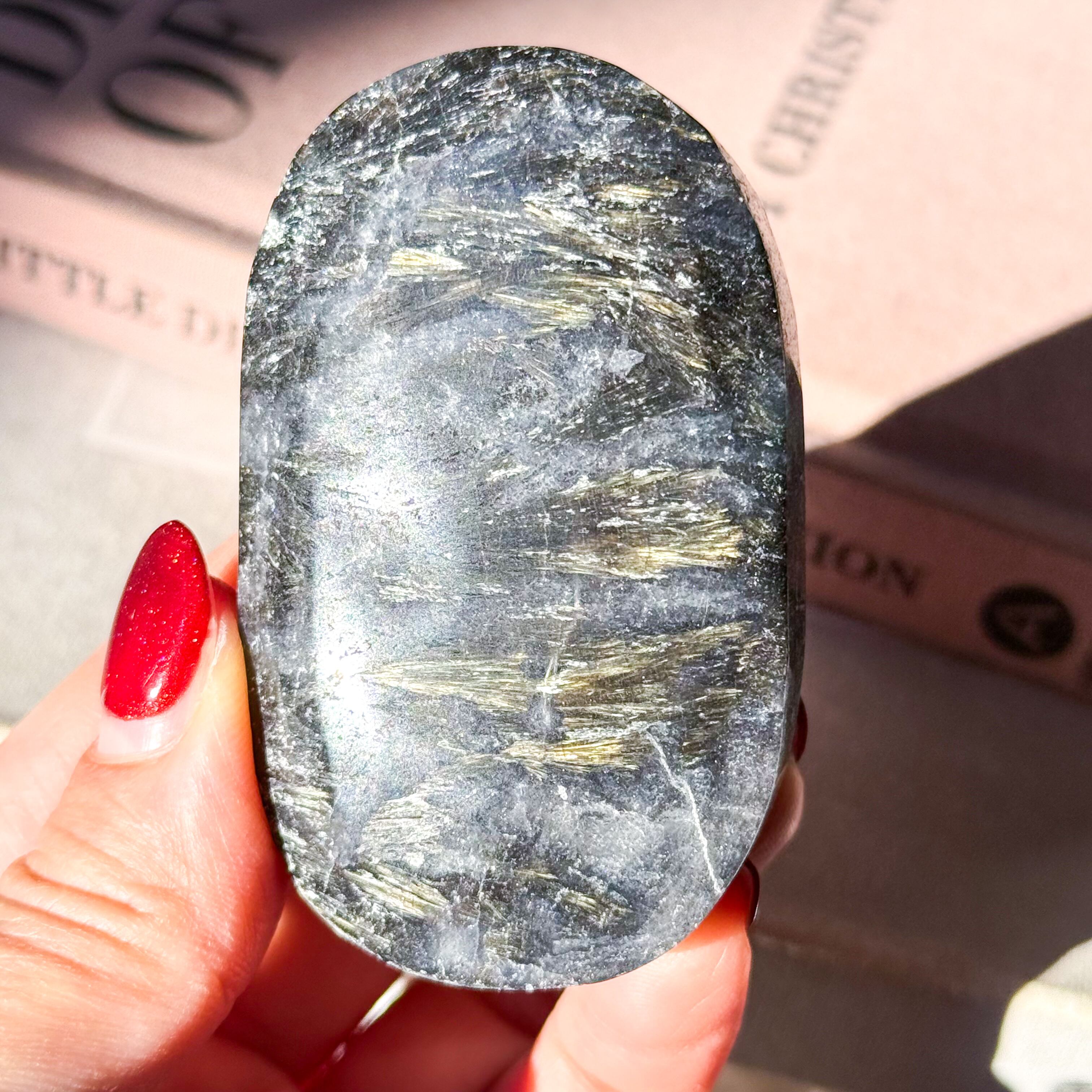 Arfvedsonite ✧ アルベゾナイト (ゴールドカラー)