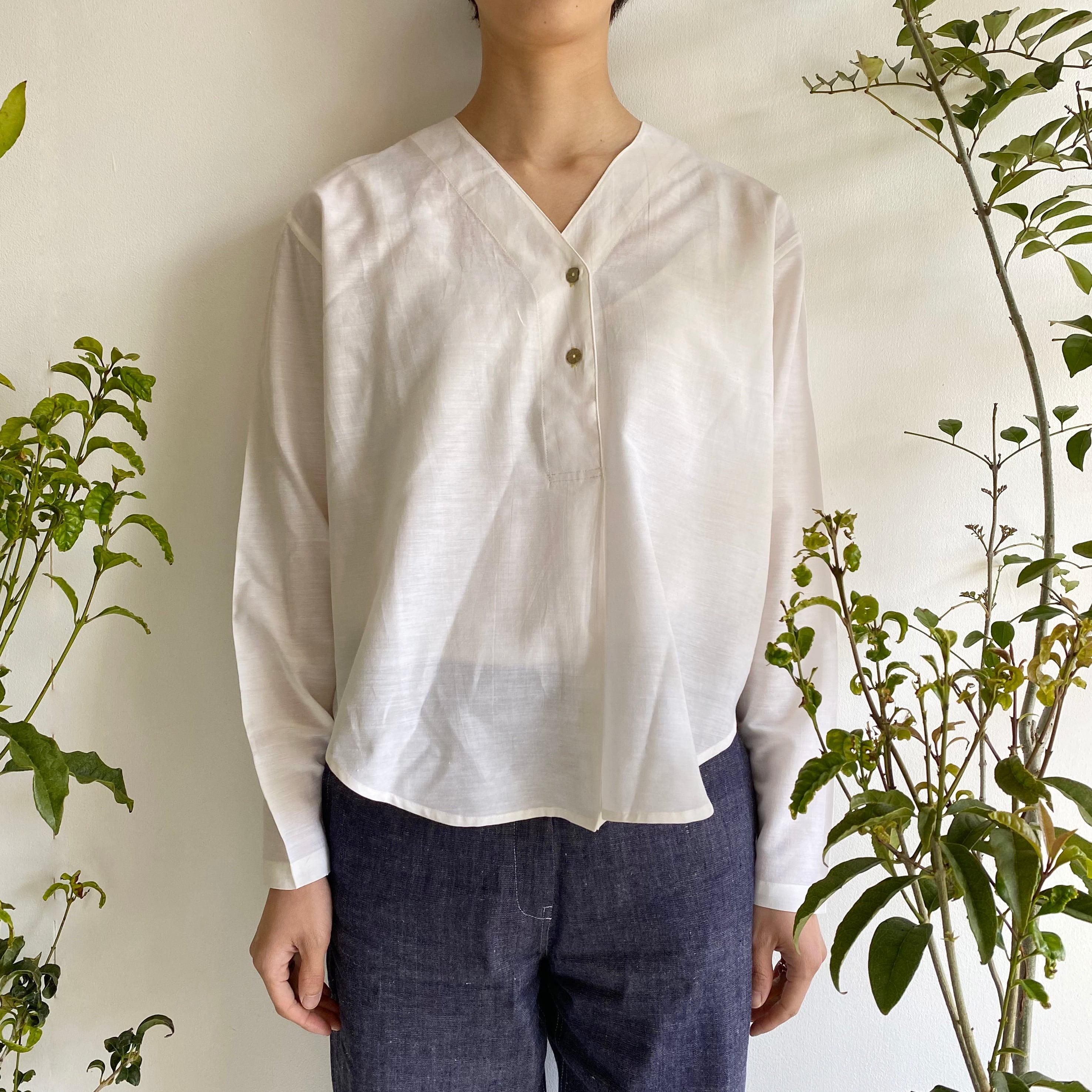 V-neck pullover \