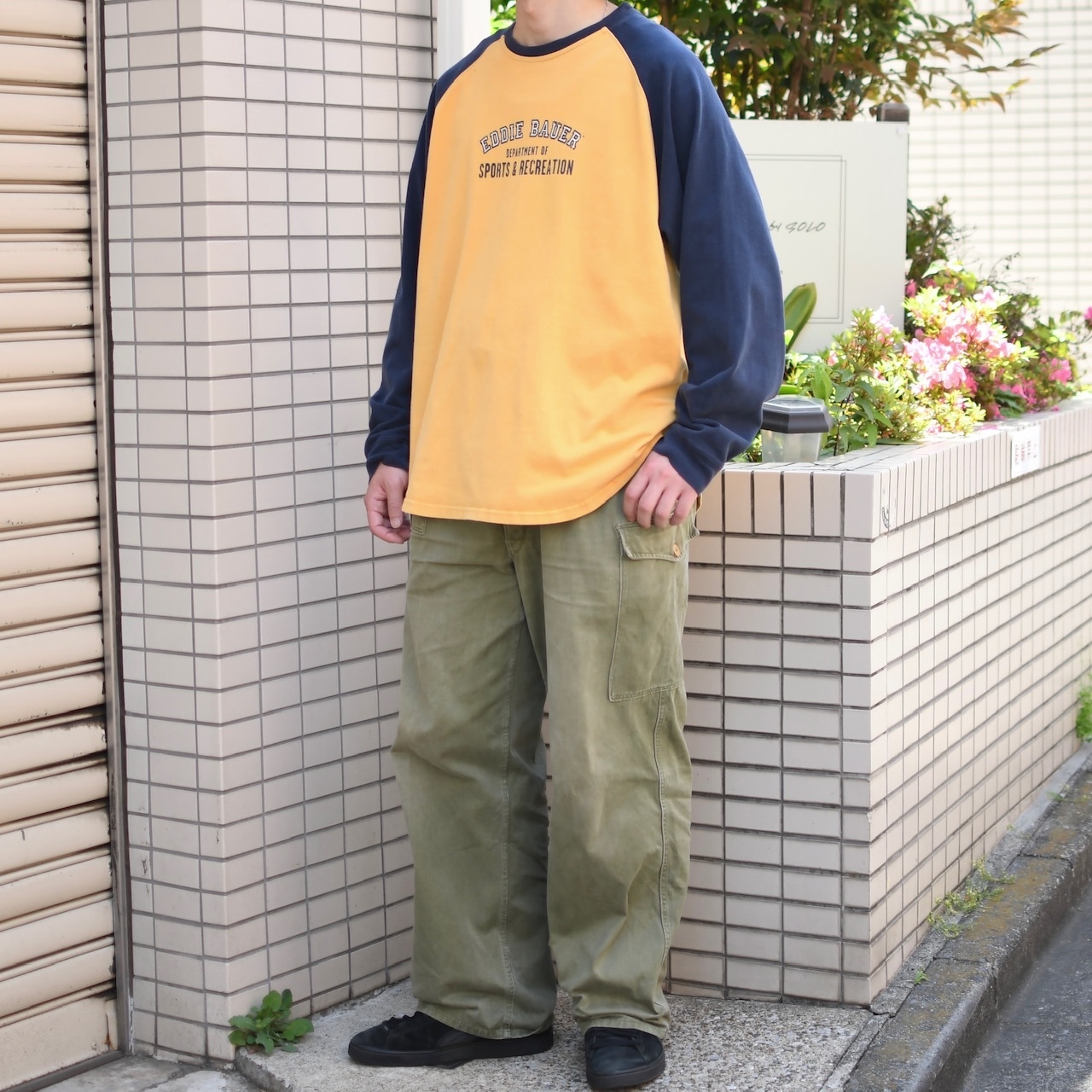 Eddie Bauer sports raglan sleeve tee