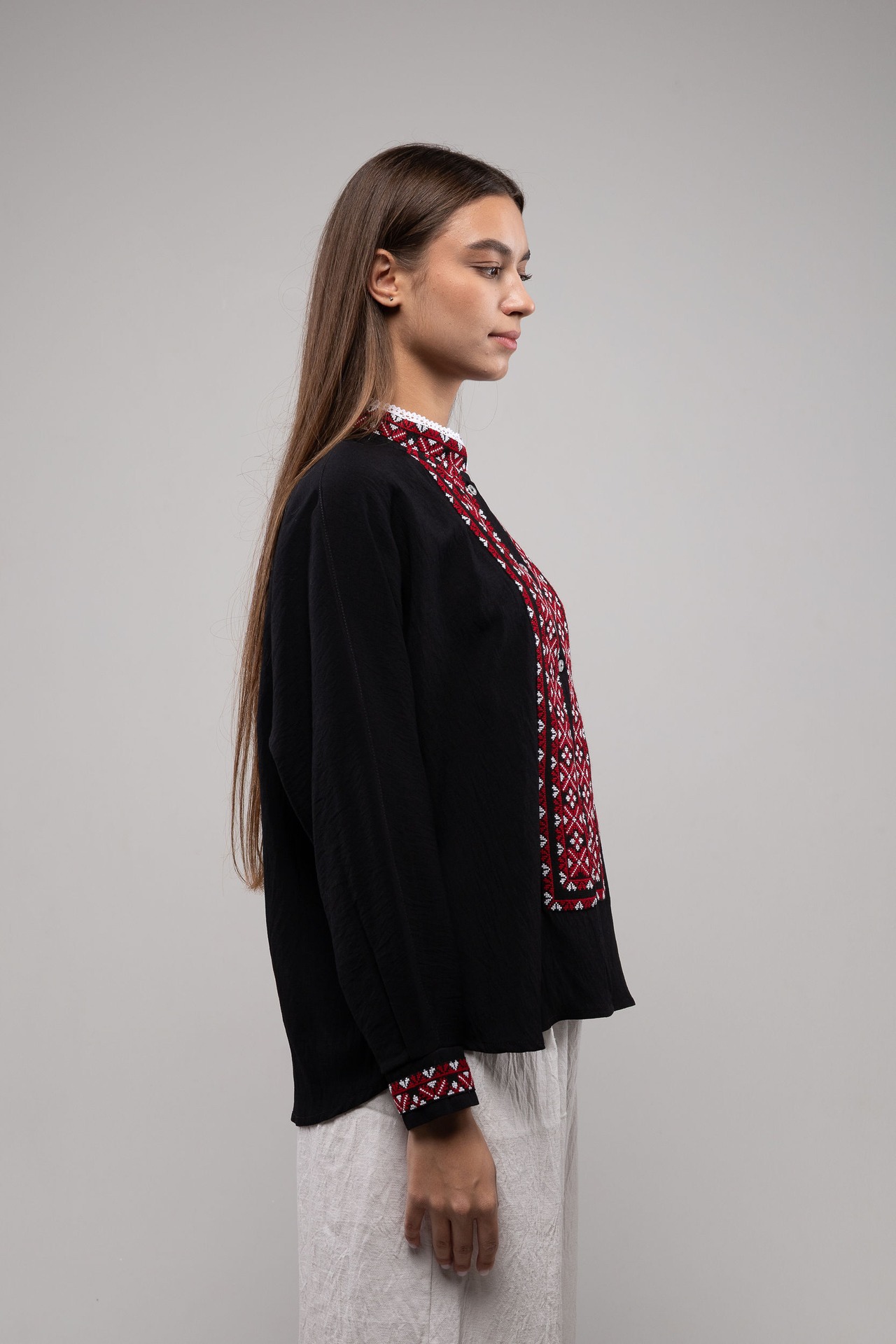 ウクライナ刺繍ヴィシヴァンカ クロスステッチ　手刺繍　ブラウス　麻　レディース・フリーサイズ - 6