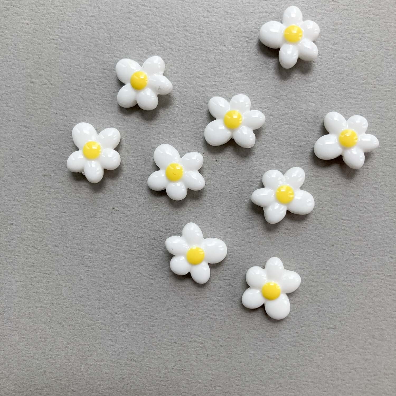 ゆるゆる白花ビーズ | Dua-アクセサリーパーツショップ