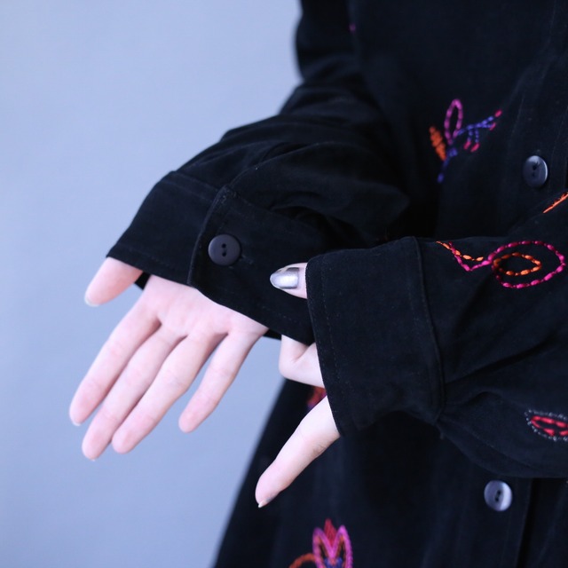 "刺繍×葉花" loose silhouette black fake suede shirt