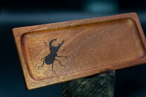 【イギリス家具を代表する銘木】ホンジュラスマホガニー ペントレイ 象嵌 アルブレヒト・デューラーのクワガタ