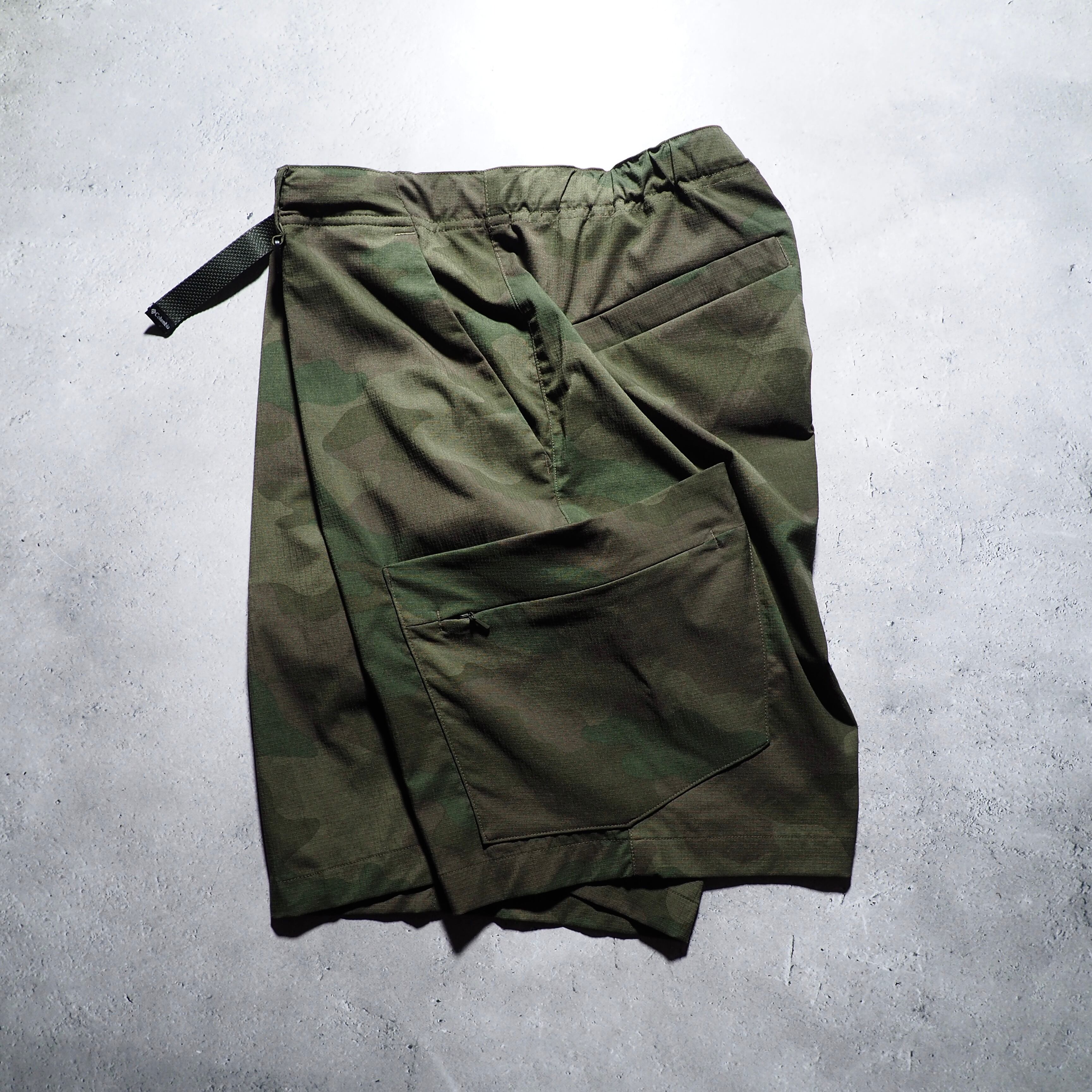 2000s ” Columbia ” Tech side Pockets × camouflage pattern short pants