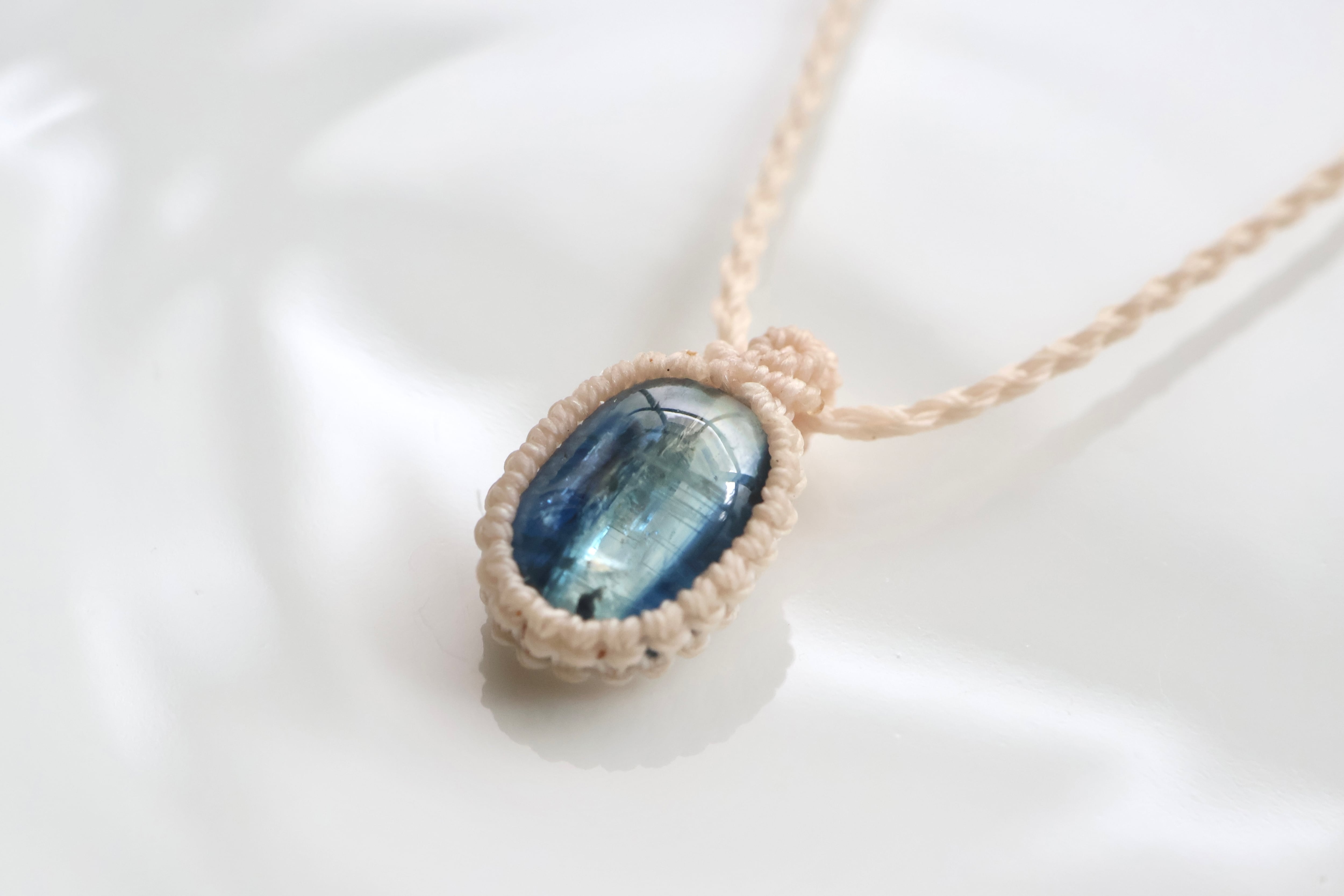 カイヤナイト マクラメ編みネックレス | 石垣島の夜光貝アクセサリーと