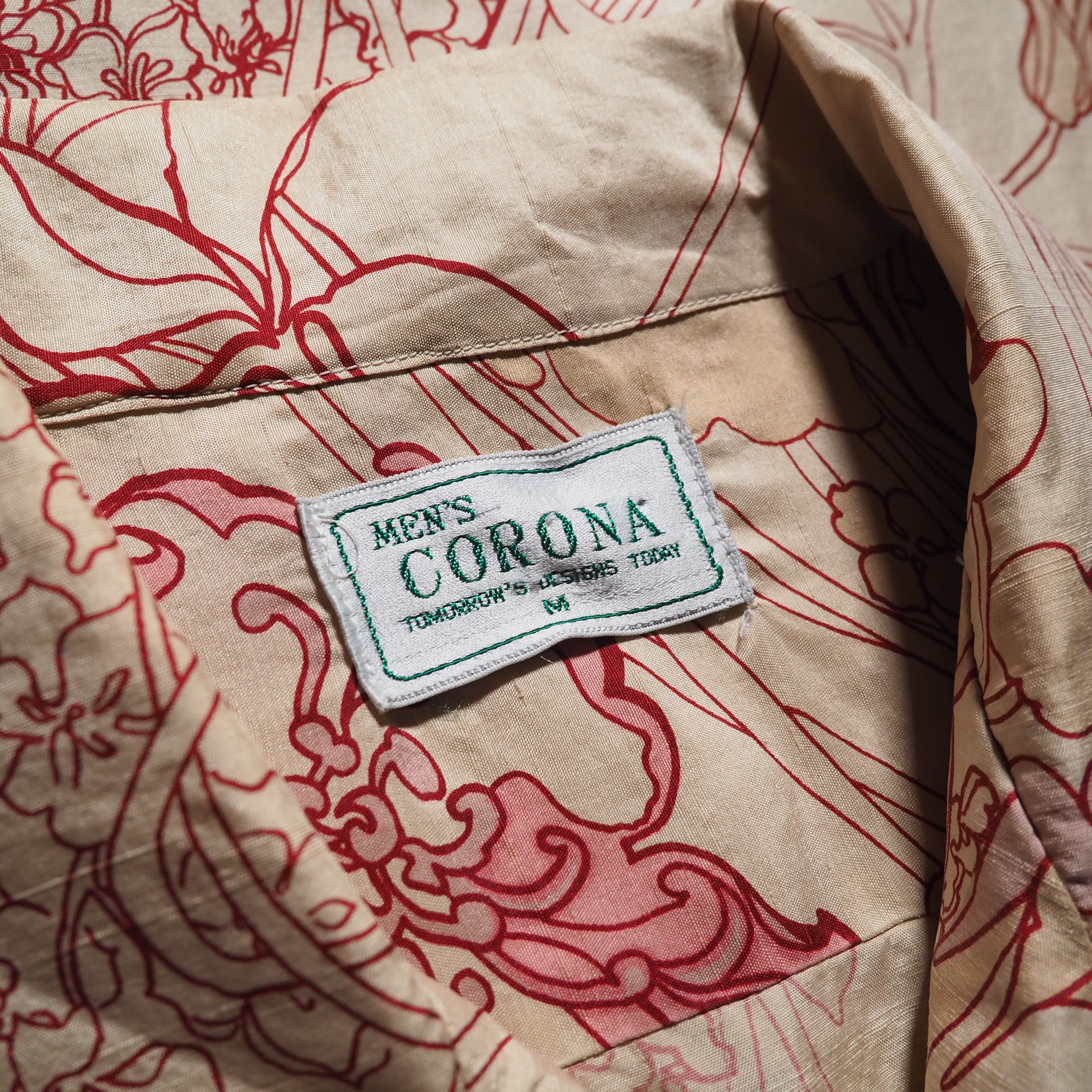 1990s Beautiful flower pattern vintage open collar SS silk shirt