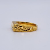 【受注販売】Engraved Signet Ring - Gold -