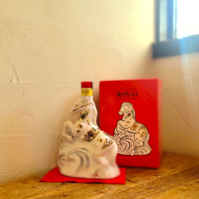 〈サントリーウィスキー〉サントリー ローヤル 午年 干支ボトル2026 43度(600ml)