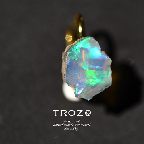 【034 Opal Fest 2023】 オパール 鉱物原石 イヤーカフ 天然石 アクセサリー (No.3227)