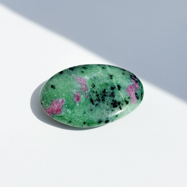 ルビーインゾイサイト パームストーン01◇ Ruby in Zoisite ◇天然石・鉱物・パワーストーン