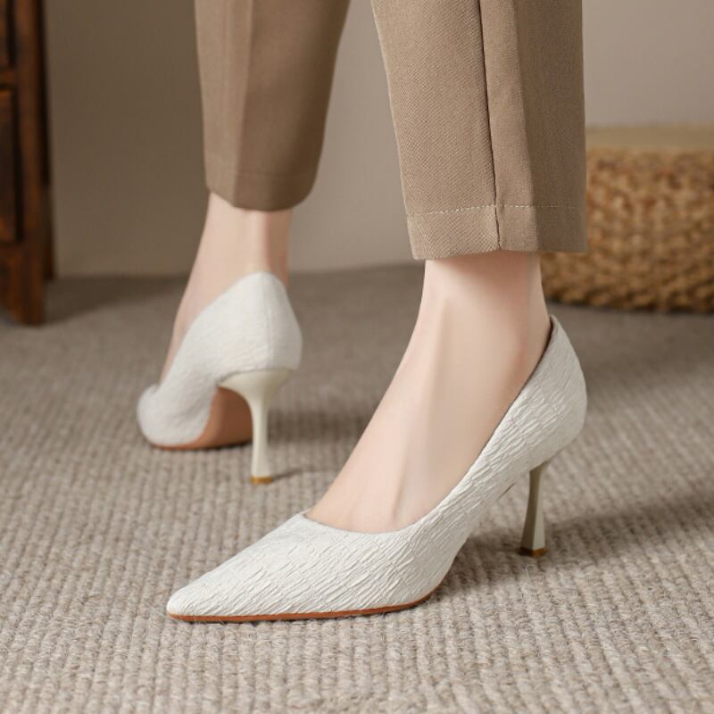 ポインテッドトゥ スティレットヒール テクスチャード パンプス U0357