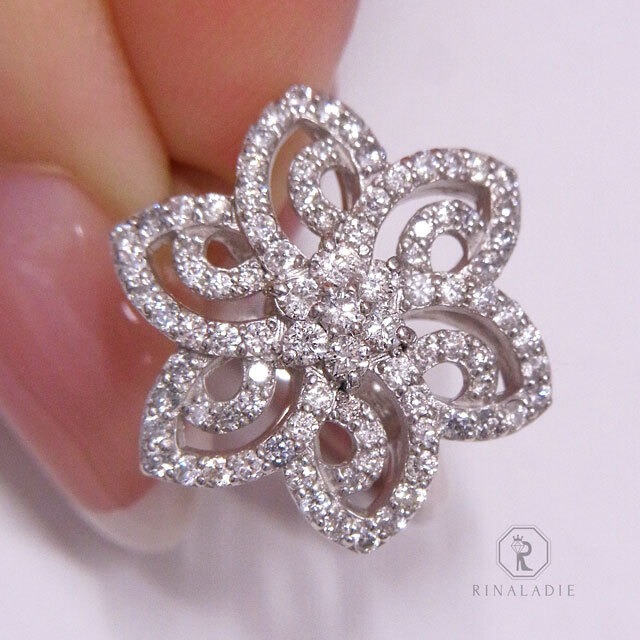 大特価K18WG天然ダイヤモンド総0.7ct可憐な雪の花リング