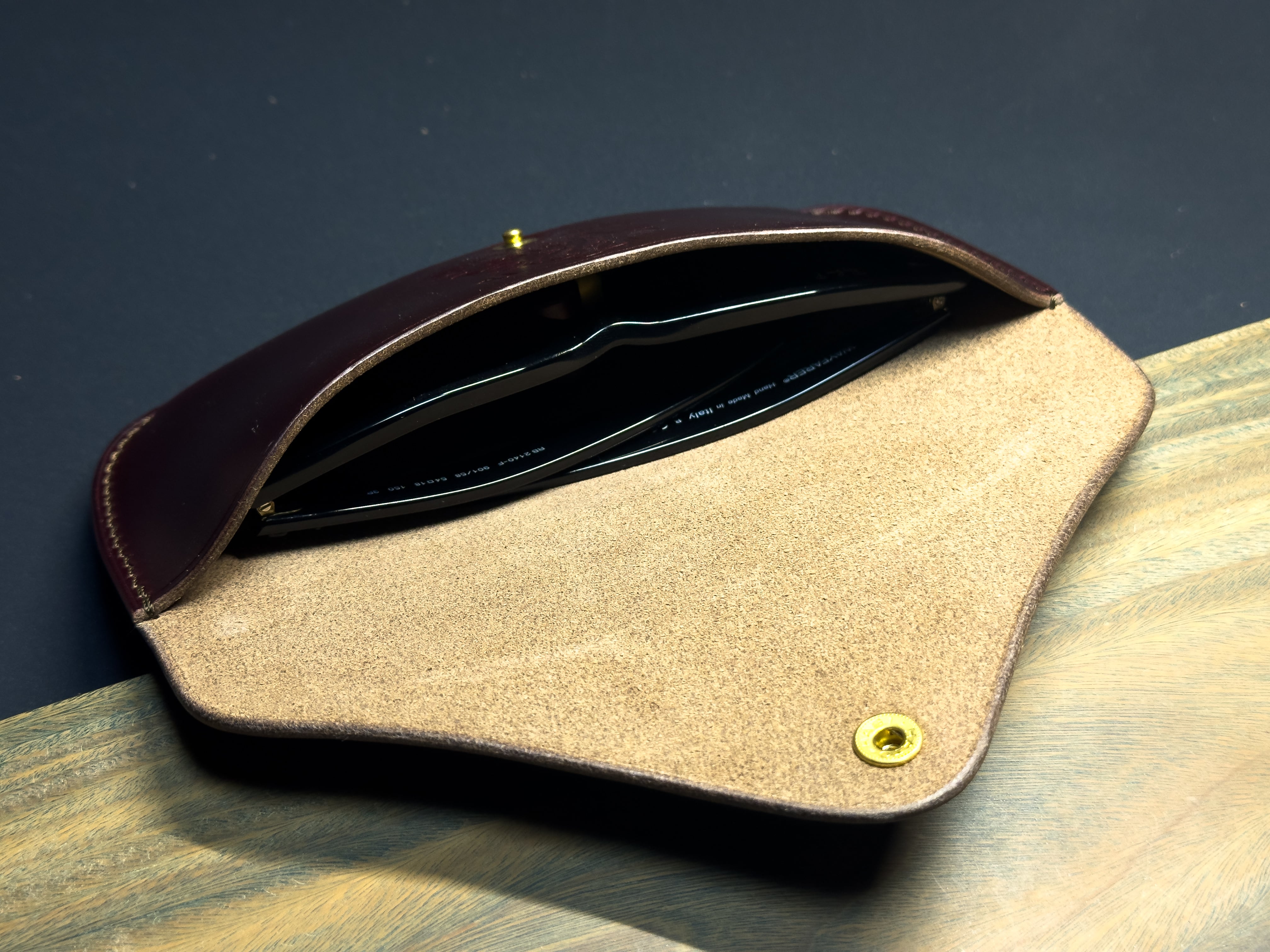 TAYLOR WITH RESPECT クロムエクセルレザー メガネケース Original Item - Brand Collection | 製品情報 | TAYLOR WITH