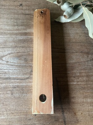 木製の古い壁掛け　温度計