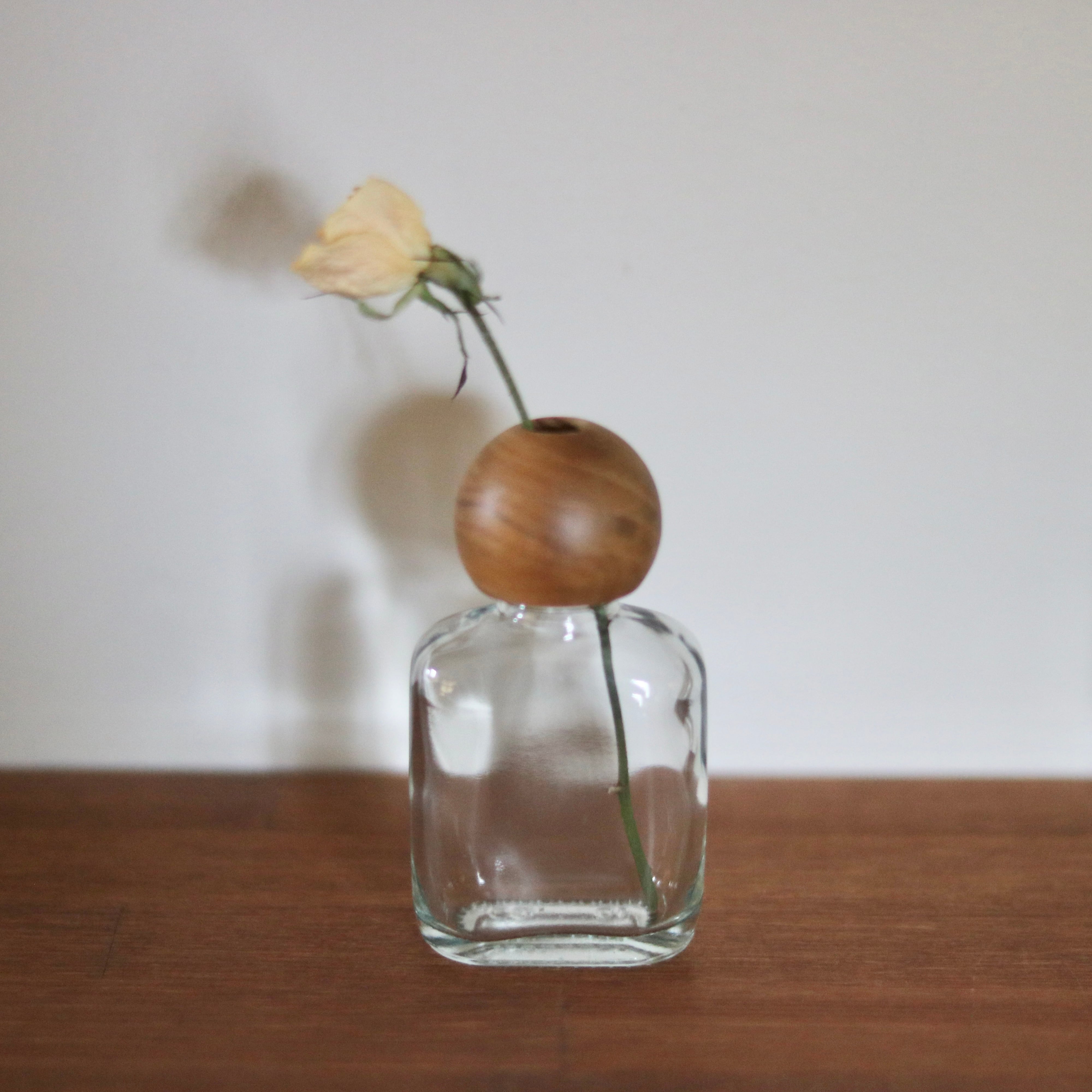 Co-Labo チーク 木と硝子のフラワーベース（S） | Zakka so-la