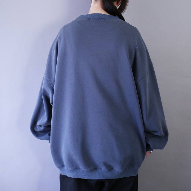 "BIGDOGS" 刺繍 big logo design over silhouette sweatshirt