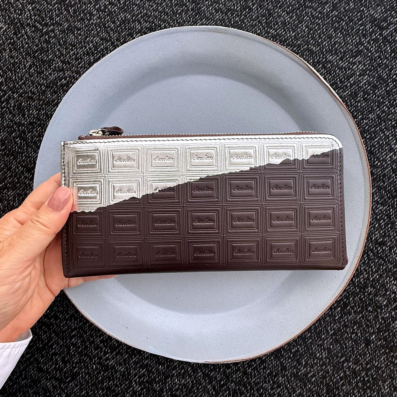 訳あり品:革のビターチョコ・薄型長財布 (銀の包み紙)