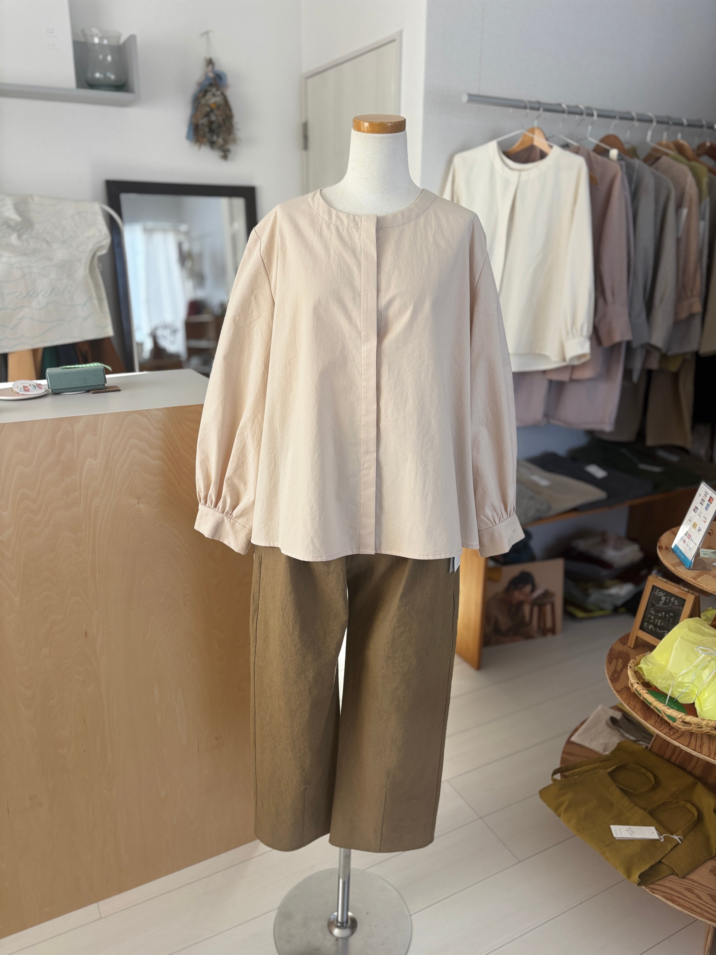 ウール混袖ギャザーシャツ•生成