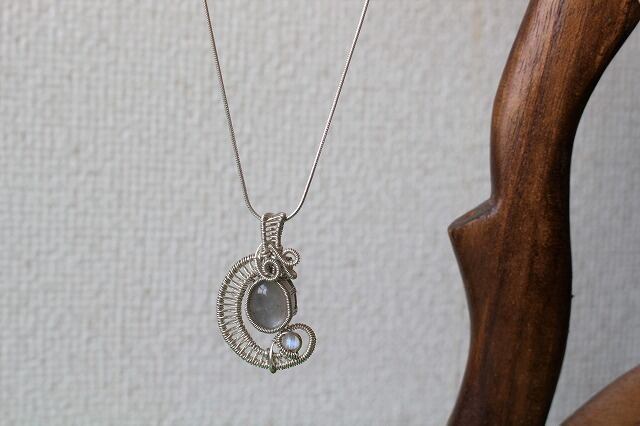 Moonstone silver925 wirewrapping pendant