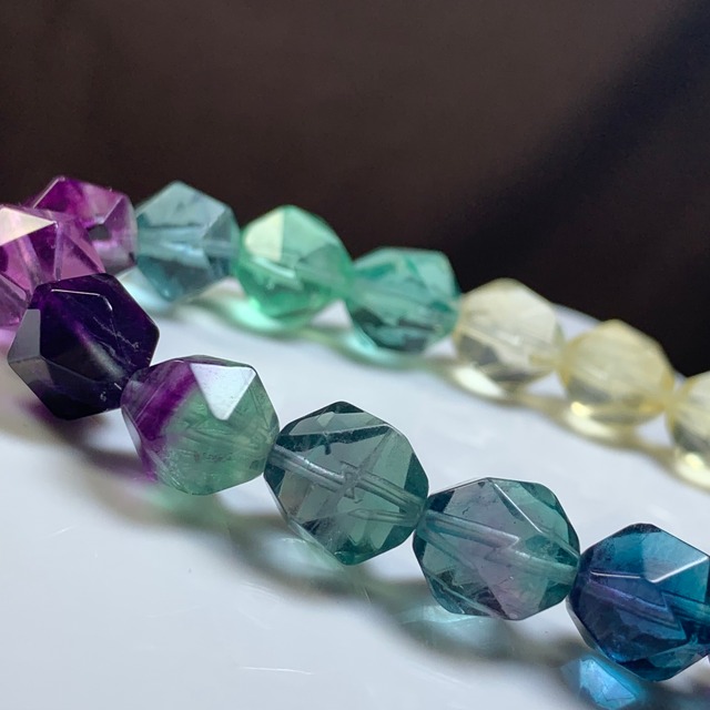 4.透明度高☆カット・グラデーション風 フローライト ブレスレット