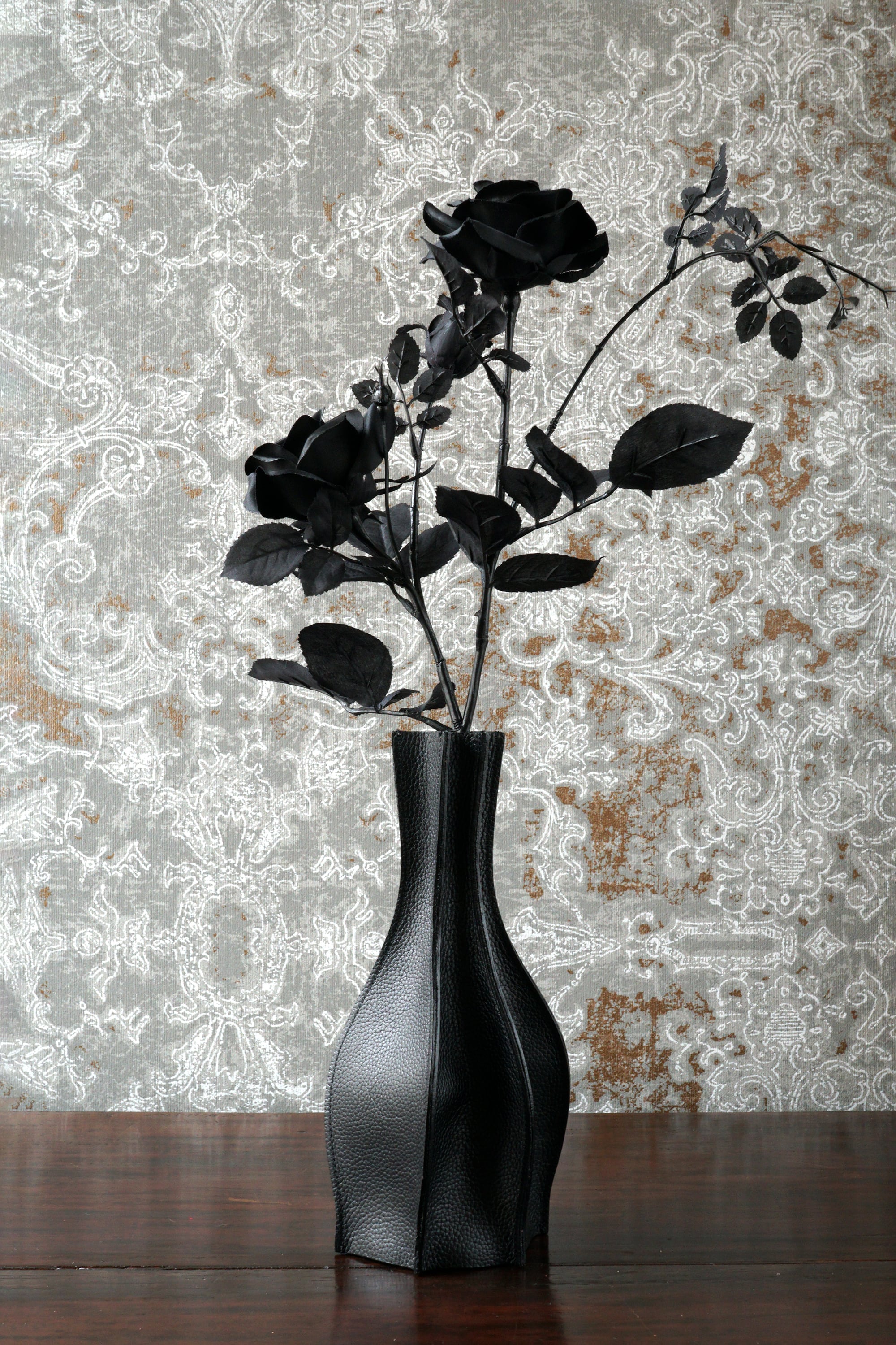 本革製フラワーベース／くびれ型（大）、ガラスベース付属 | EARL'S