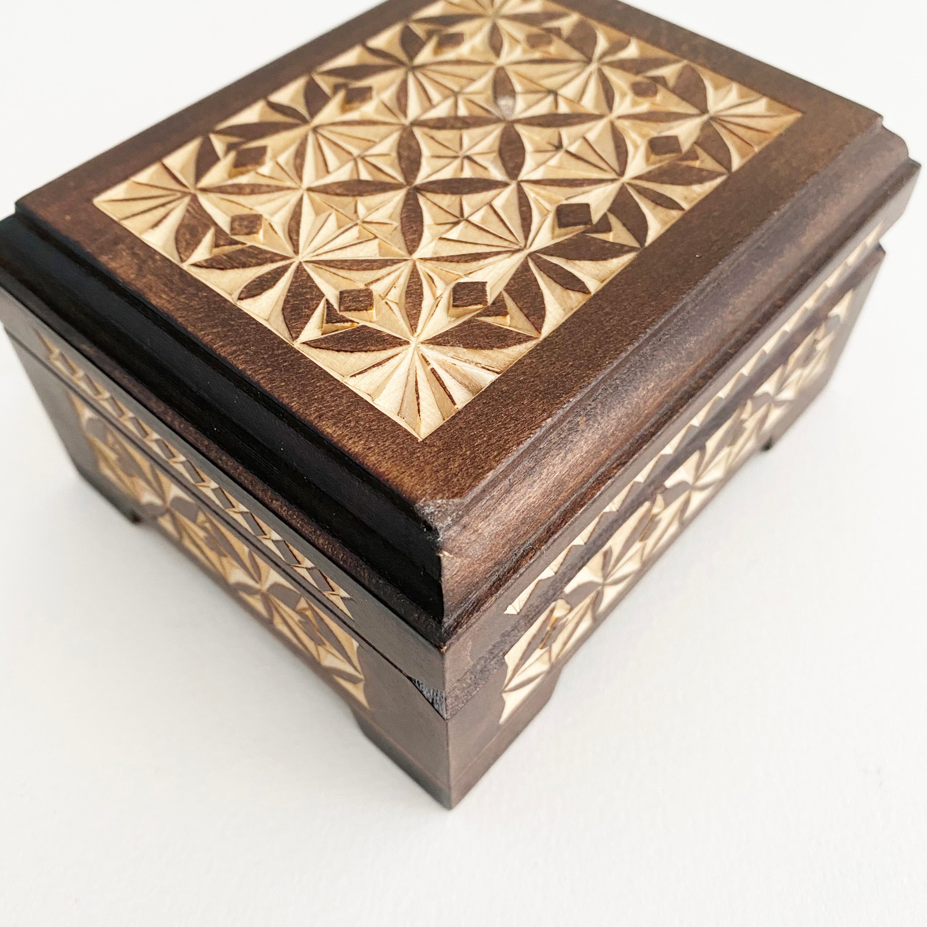 キーロフの木彫ひみつ箱（小） | kokeshka