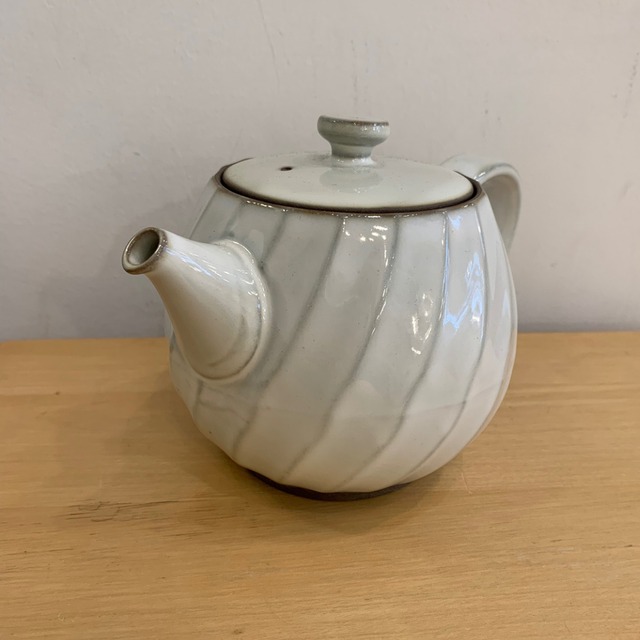 【波佐見焼】【瑞幸窯】【捻り粉引】【ポット】【急須】約550cc