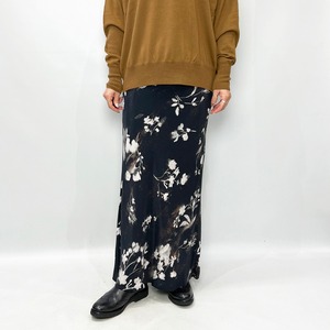 SACRA サクラ BLURRED FLORA SKIRT 126606123 2026秋冬新作 [送料無料]