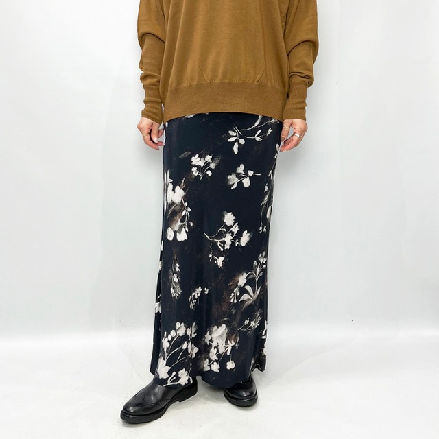 SACRA サクラ BLURRED FLORA SKIRT 126606123 2026秋冬新作 [送料無料]